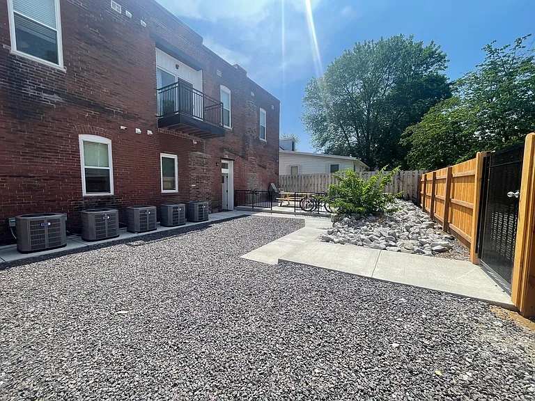 401 Walnut St #6 — Photo 8