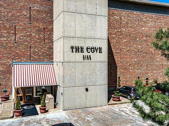 2nd image of 3100 Lake Mendota Dr APT 504