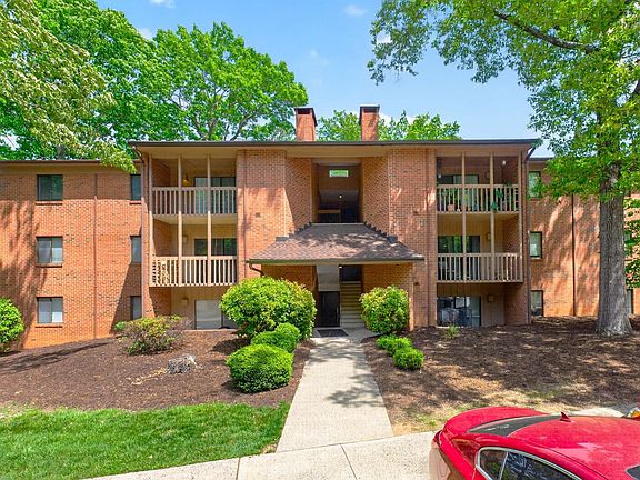 2nd image of 103 Turtle Creek Rd APT 8
