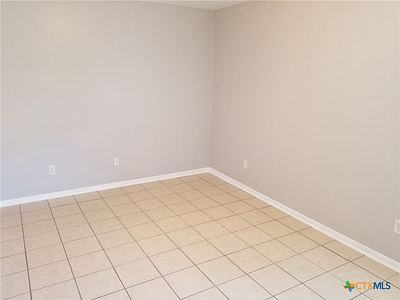 5th image of 414 Justin Ln