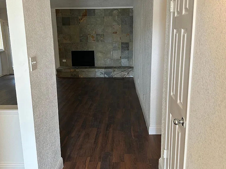 7404 Buttonwood Dr — Photo 1