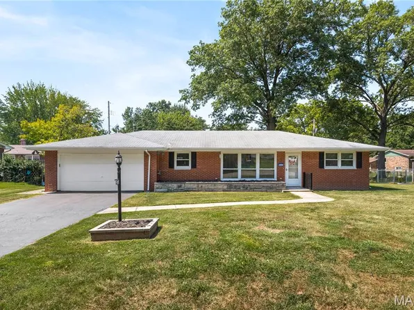 4804 Dadrian Dr, Godfrey, IL 62035