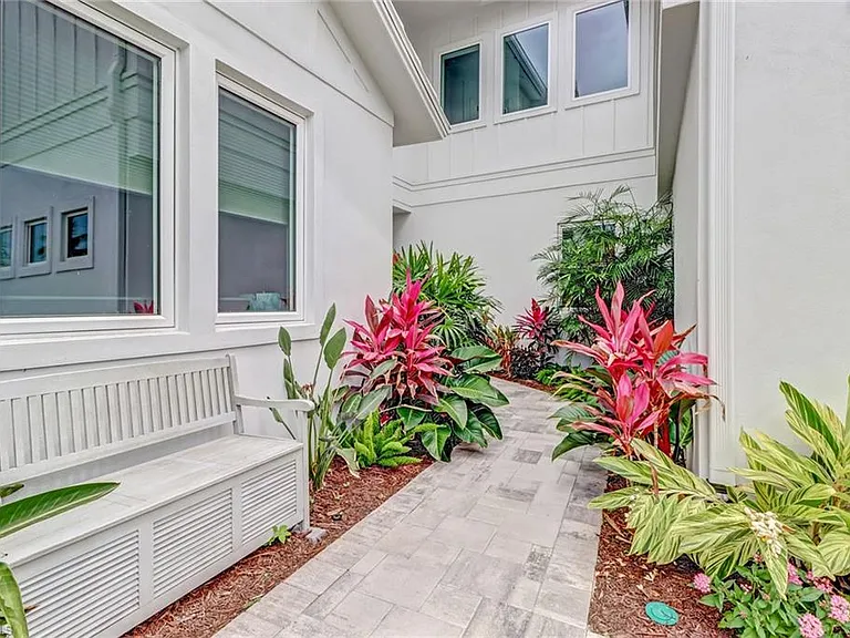 5130 Alpha Ct — Photo 2