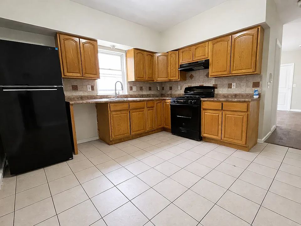 1st image of 742-744 Bergen St #1