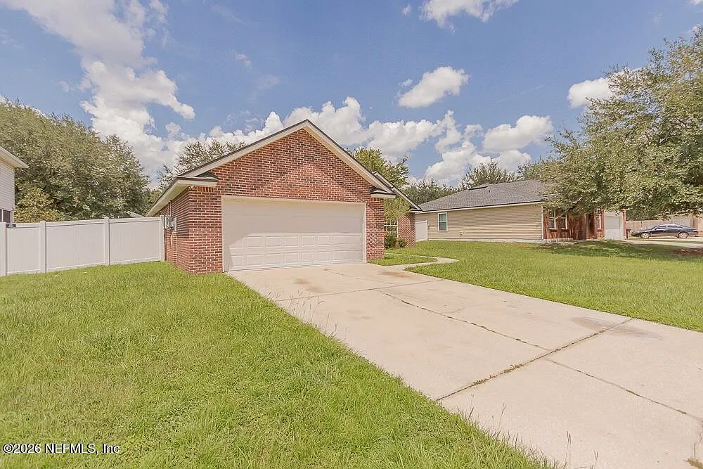3 bed, 2.0 bath, 1505 sqft, $2,100 — Photo 2