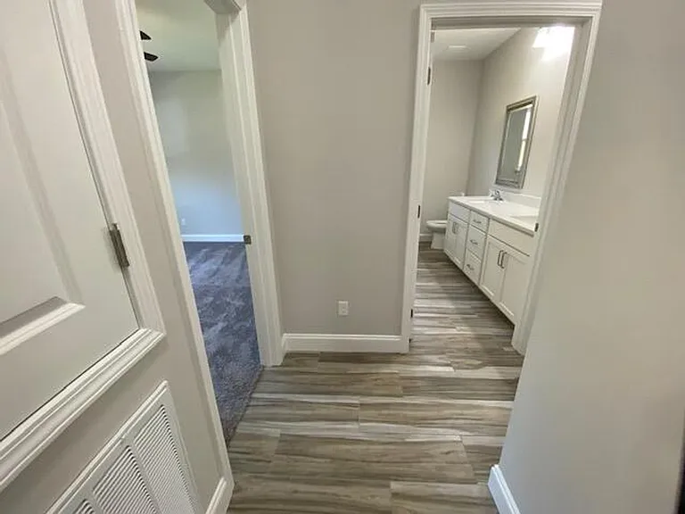 422 Little John Rd — Photo 12