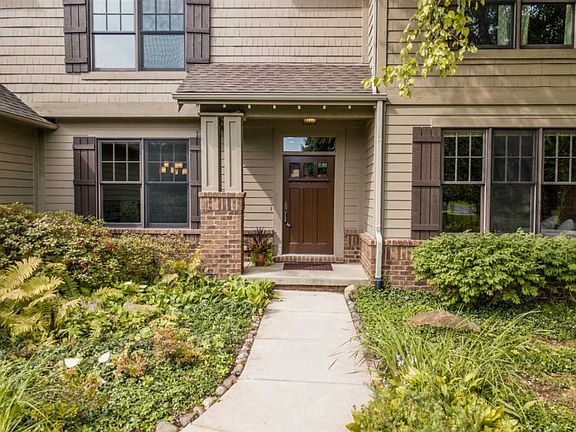 3rd image of 2070 Hollow Oak Dr