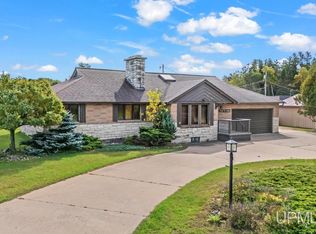 2216 S Carpenter Ave, Kingsford, MI 49802