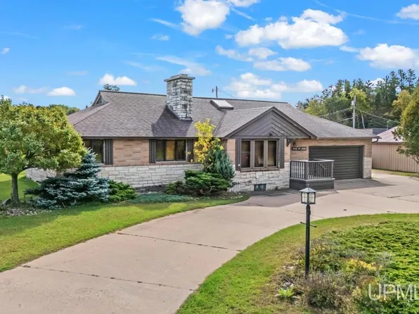 2216 S Carpenter Ave, Kingsford, MI 49802