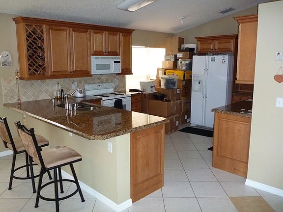 3rd image of 1268 SW 181st Ave