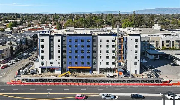 3 bed, $3,031 — Photo 1