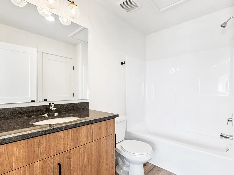 172 N 400 W #7 — Photo 17