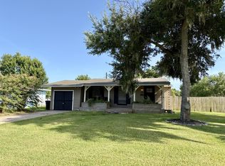52 Periwinkle Ct, Lake Jackson, TX 77566
