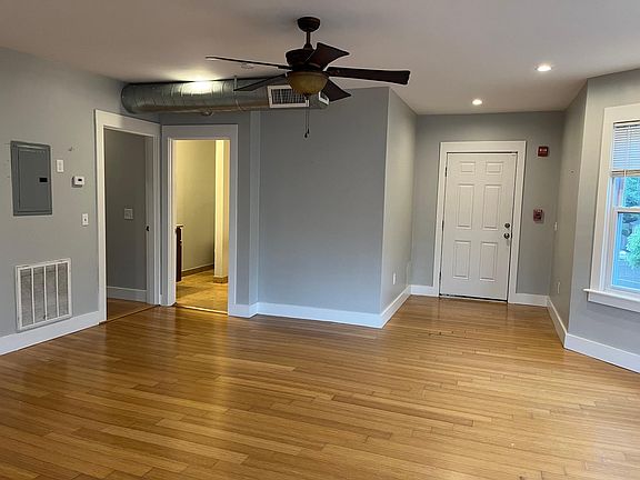 3rd image of 66 Pitman St Floor 1