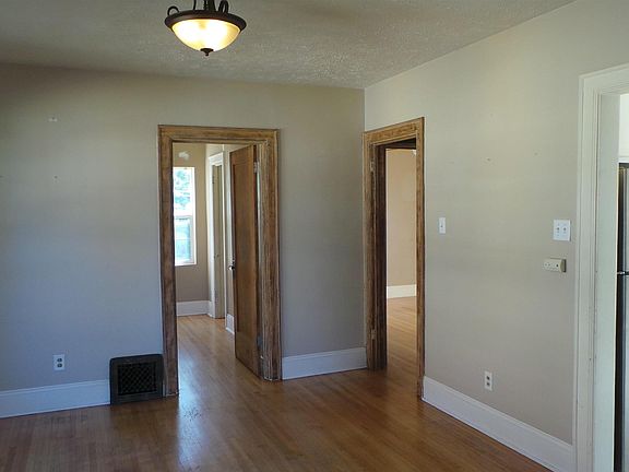 4th image of 1622 Canton St