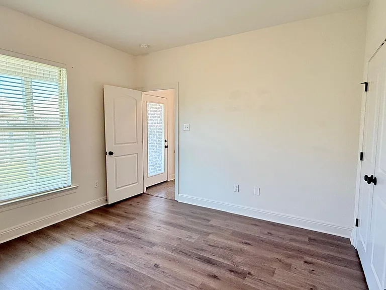 108 Valcour Pl — Photo 10