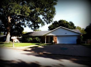 1203 Tracye Lee Dr, Brenham, TX 77833