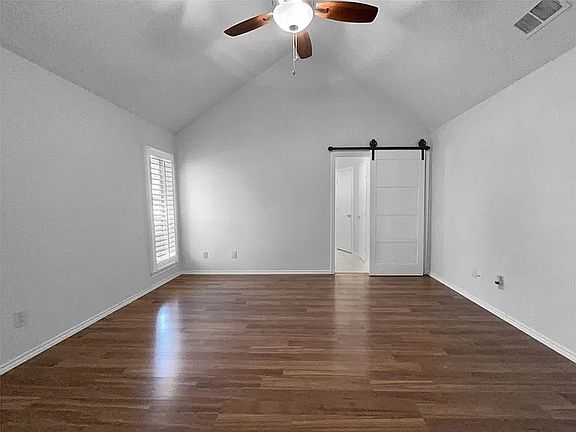 3rd image of 500 Helen St