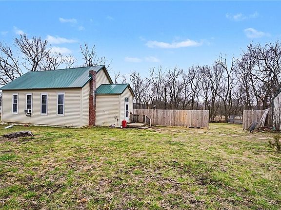 3rd image of 286 Labette Rd