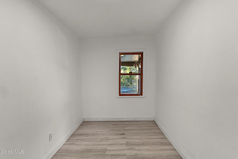 5th image of 7 Smith Avenue