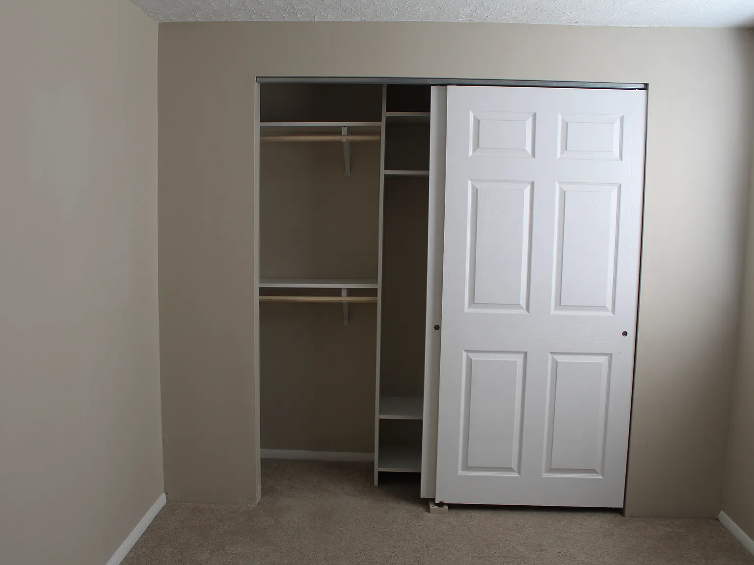 2 bed, 1.5 bath, 950 sqft, $1,450 — Photo 4