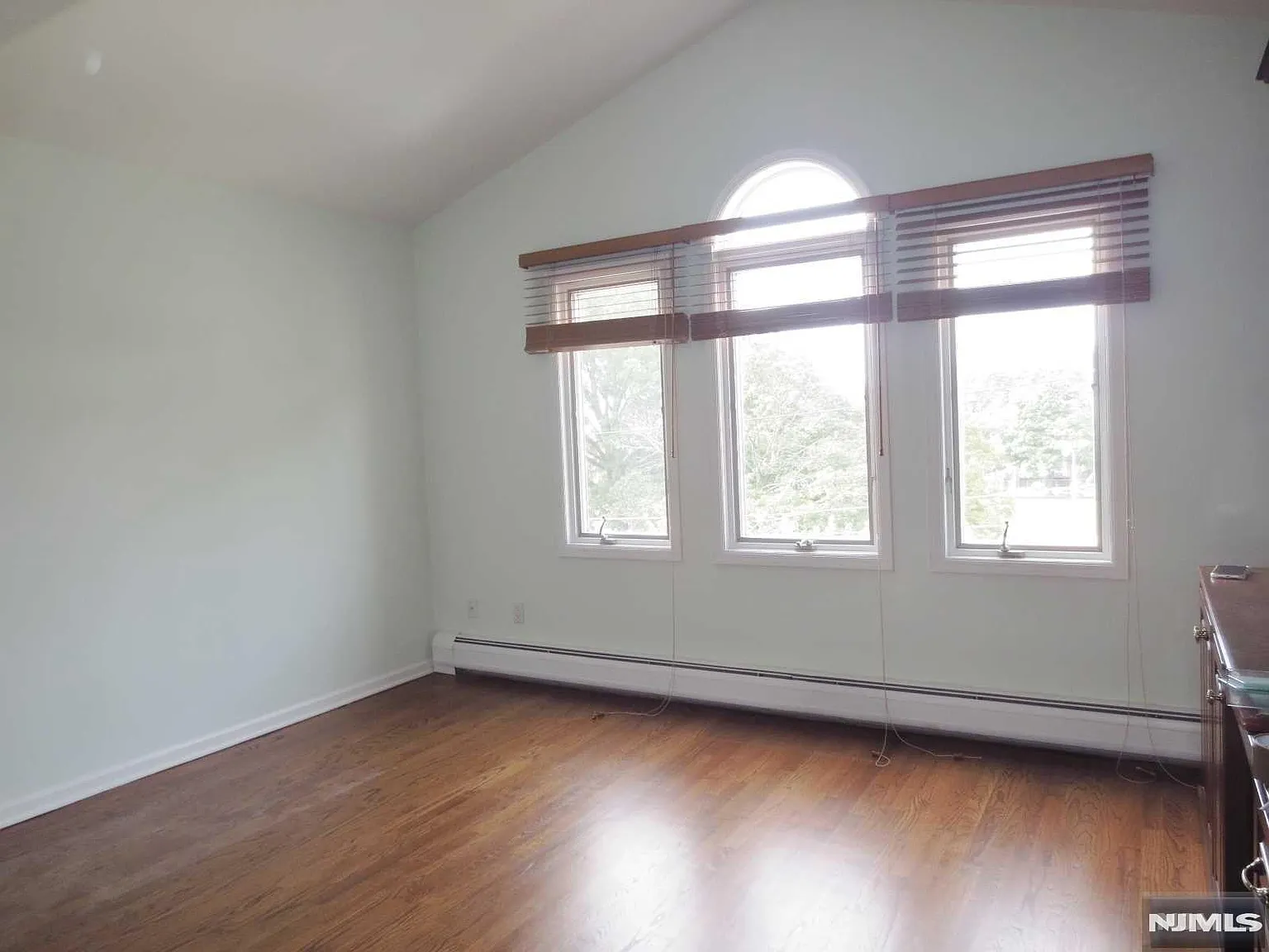 3 bed, 2.5 bath, 2186 sqft, $4,850 — Photo 3