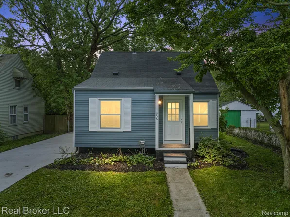 556 E Baker Ave, Clawson, MI 48017