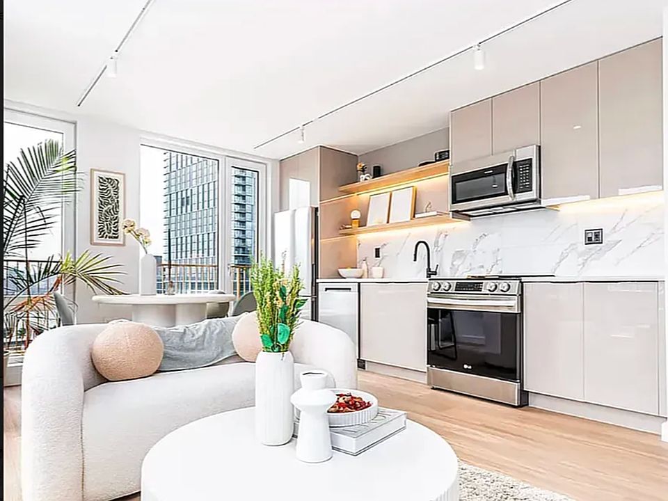 1st image of 85 Quay St #709A