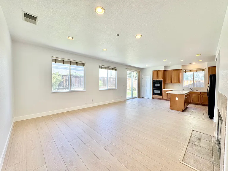 493 Edgefield Pl — Photo 6