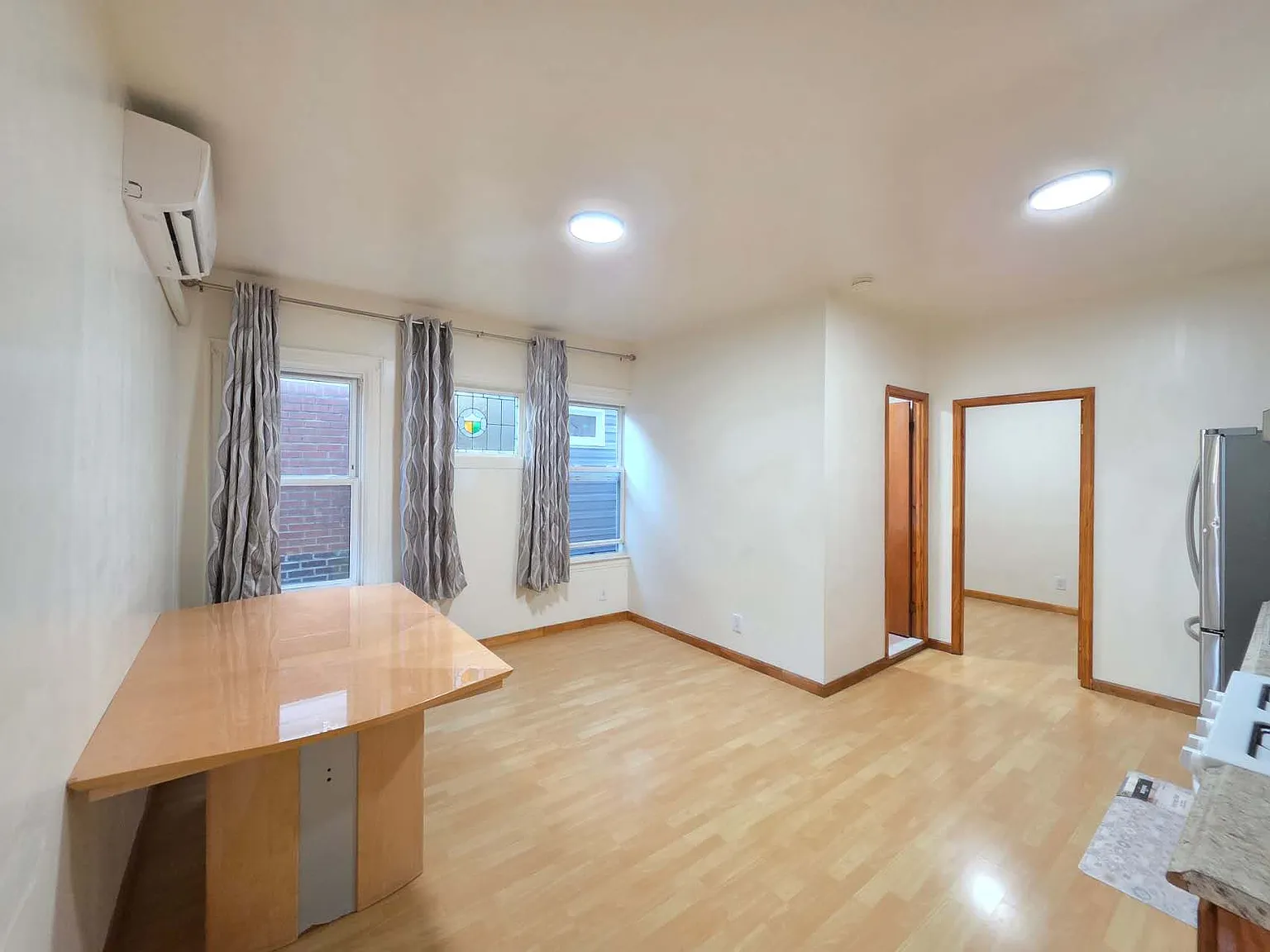 2 bed, 700 sqft, $2,600 — Photo 2