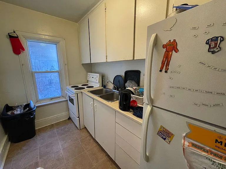 301 Barrie St — Photo 17