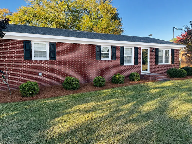 104 Oak Knoll Dr — Photo 1
