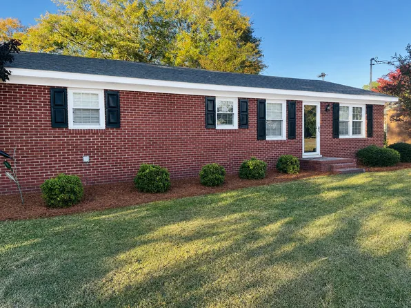 104 Oak Knoll Dr, Goldsboro, NC 27530