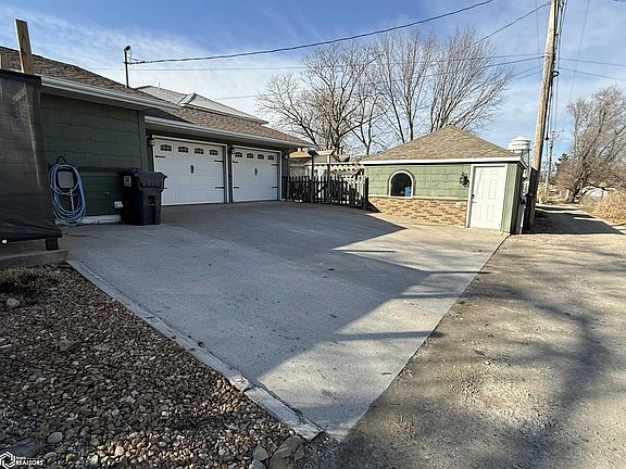 2nd image of 411 C Ave W