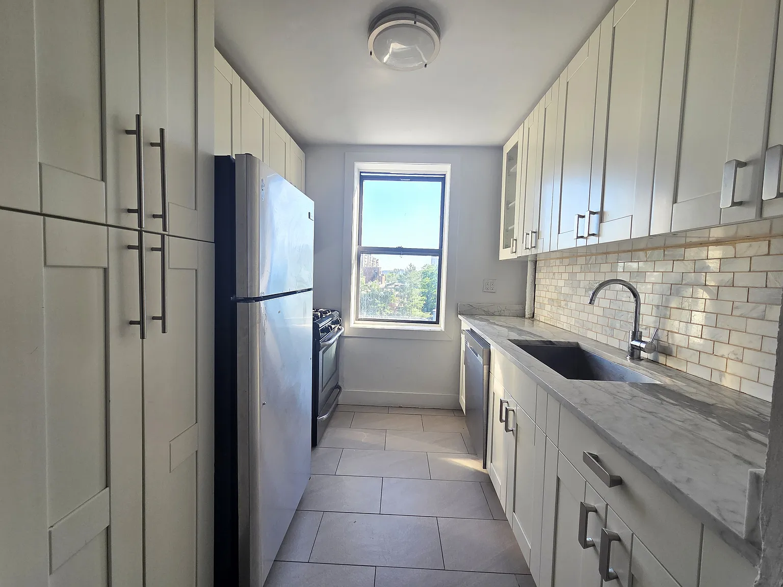 3660 Waldo Avenue — Photo 2