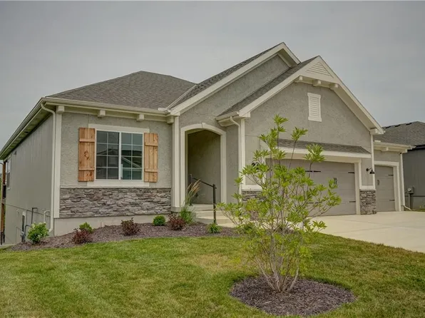 122 NW Joshua Dr, Lees Summit, MO 64081