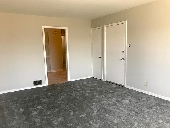 4th image of 208 Pine Ave