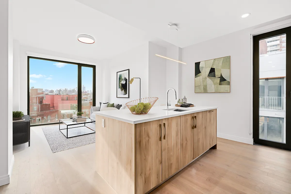 Building Photo - 255 Lorimer St #679