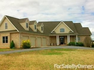 1471 White Eagle Ranch Rd, Hickory, NC 28602