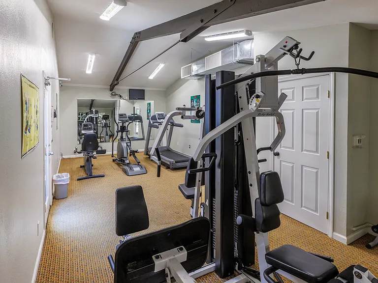 Washington Townhomes — Photo 8