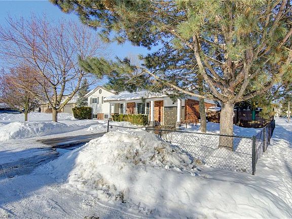3rd image of 322 Daleview Pl