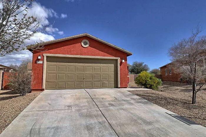 5095 E Fishhook Ct — Photo 2