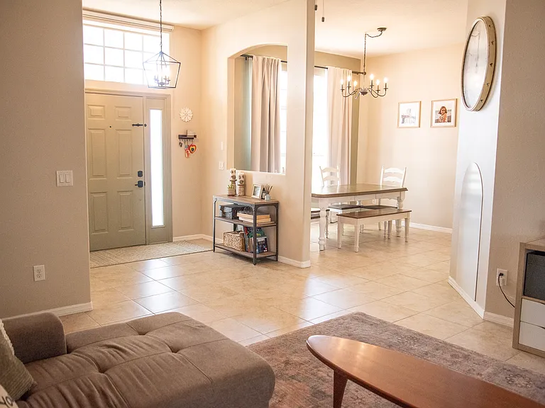 985 Pelican Ln — Photo 3