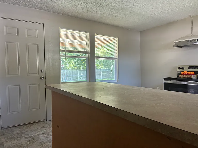 243 Parkins St — Photo 12