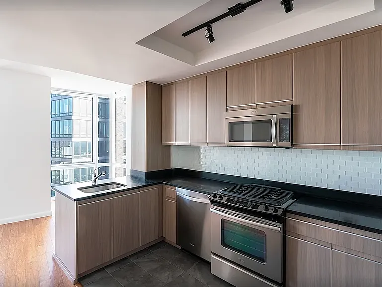 66 Rockwell Pl #11E — Photo 2