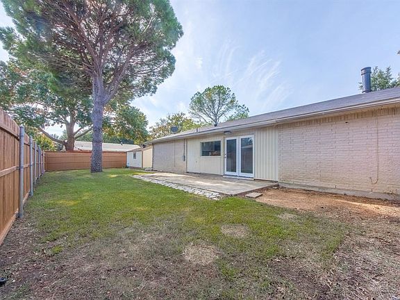 3rd image of 1304 Whitehall Dr