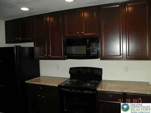 5985 Valley Forge Dr — Photo 6