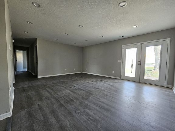 4th image of 640 Brookdale Dr