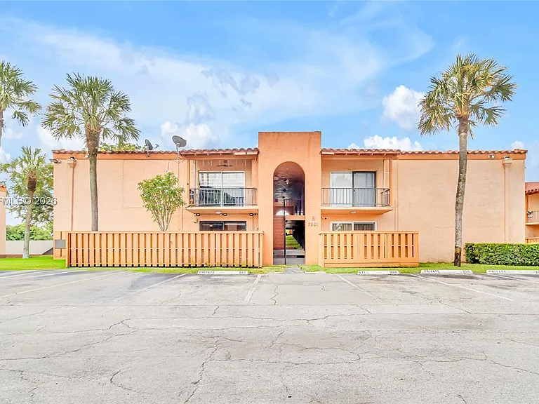 7201 Miami Lakes Dr #B14 — Photo 3