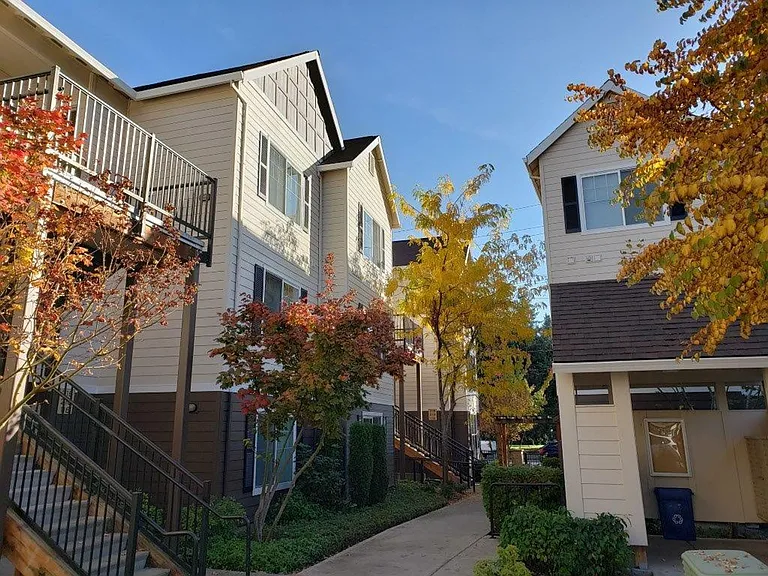 117 NE 25th Ave — Photo 1